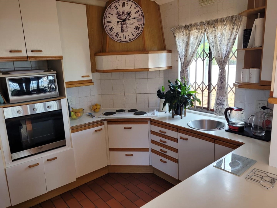 To Let 4 Bedroom Property for Rent in Plattekloof Western Cape